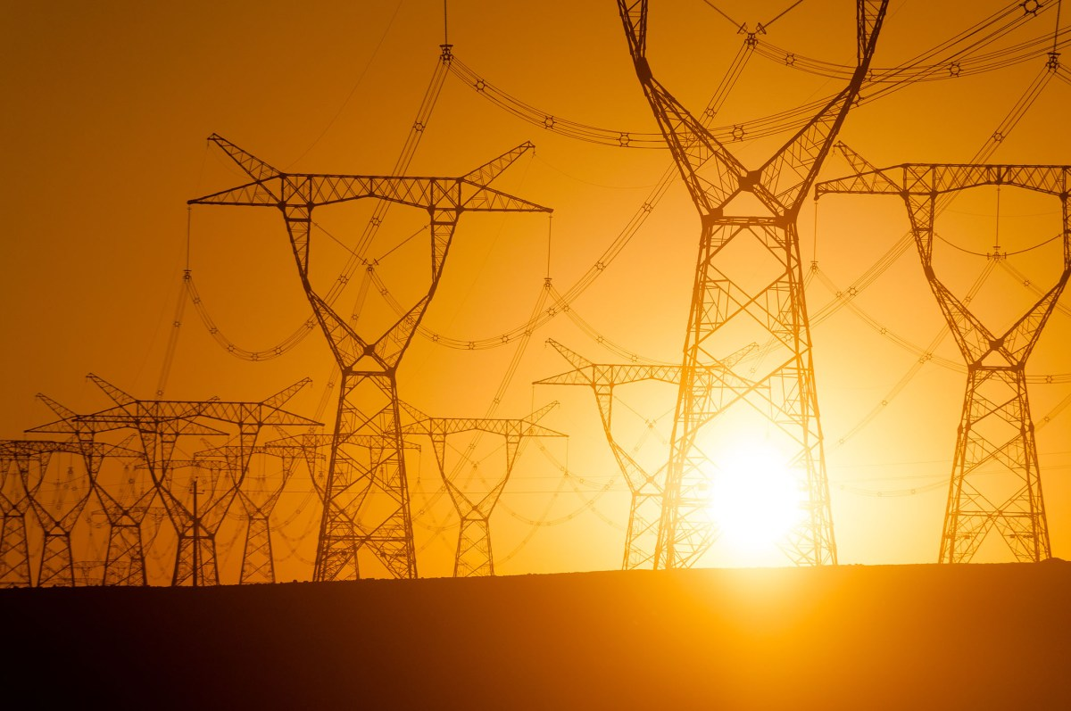 Largest US grid plans temporary power cuts for AI data centers