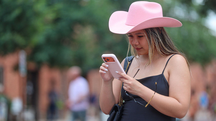 Antitrust Pressure Hits Apple $100bn Services Business