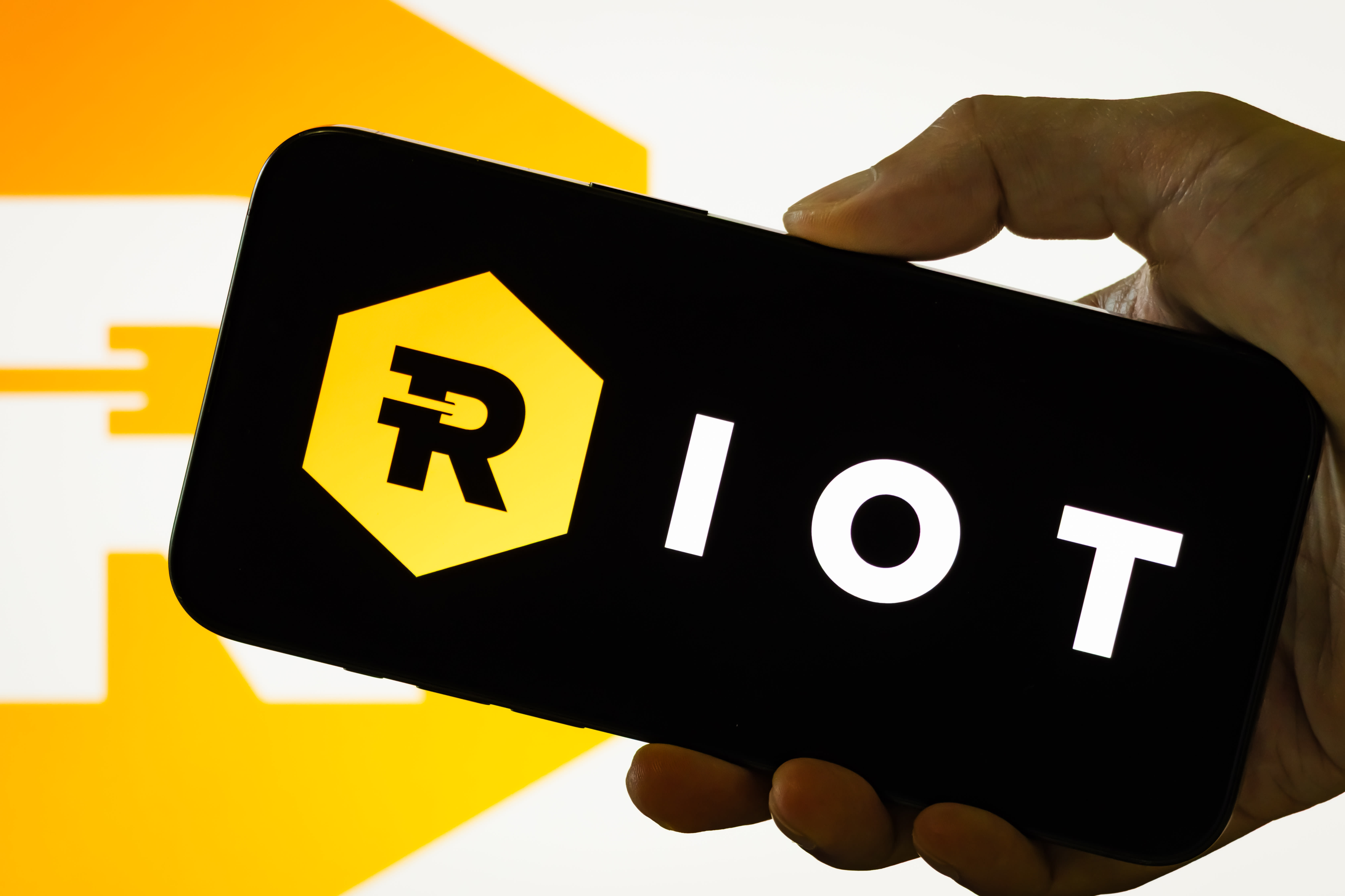 Riot Platforms signs $9B compute deal with Anthropic