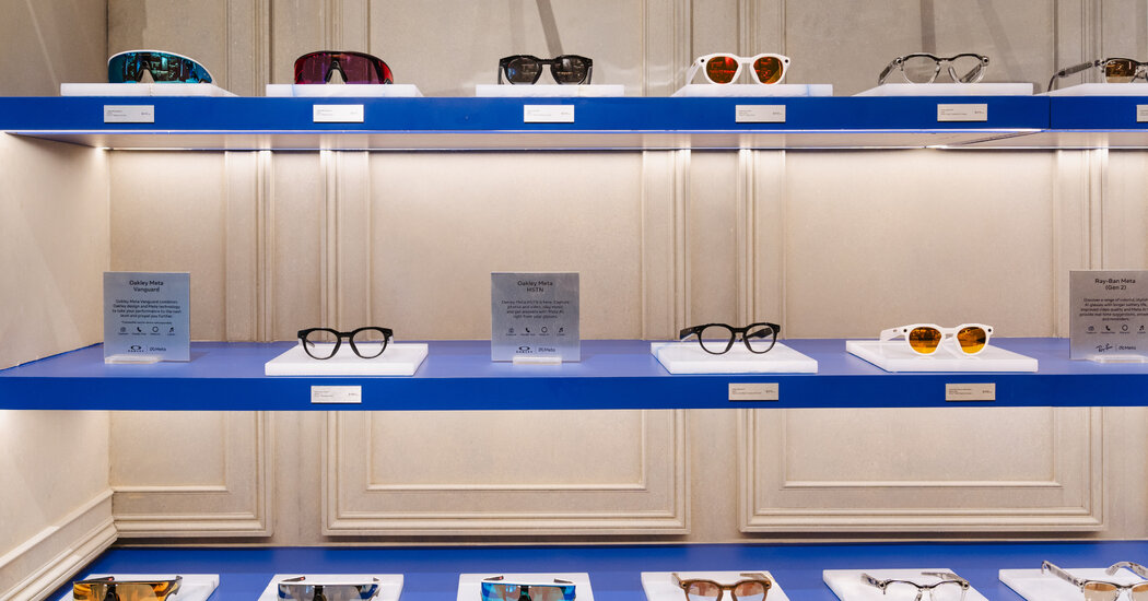 ICE Bars Employees From Wearing Meta AI Glasses Over Sensitive Data Risk